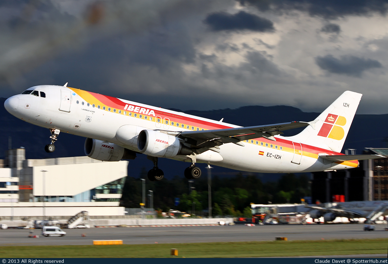 Photo of EC-IZH - Airbus A320-214 operated by Iberia