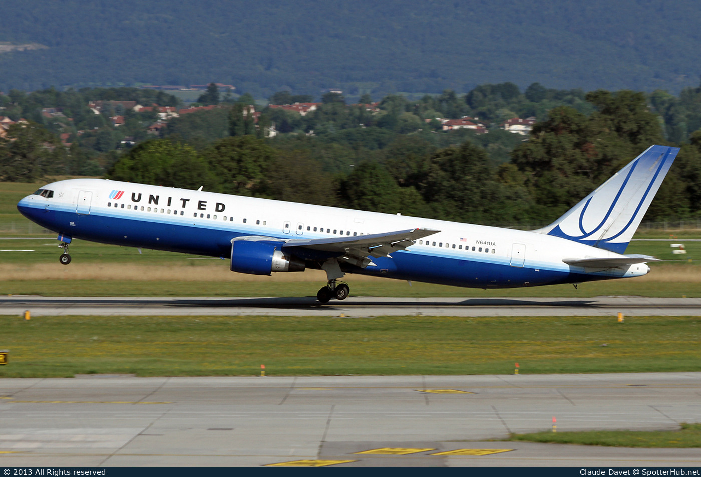 Photo of N641UA - Boeing 767-322(ER) operated by United Airlines