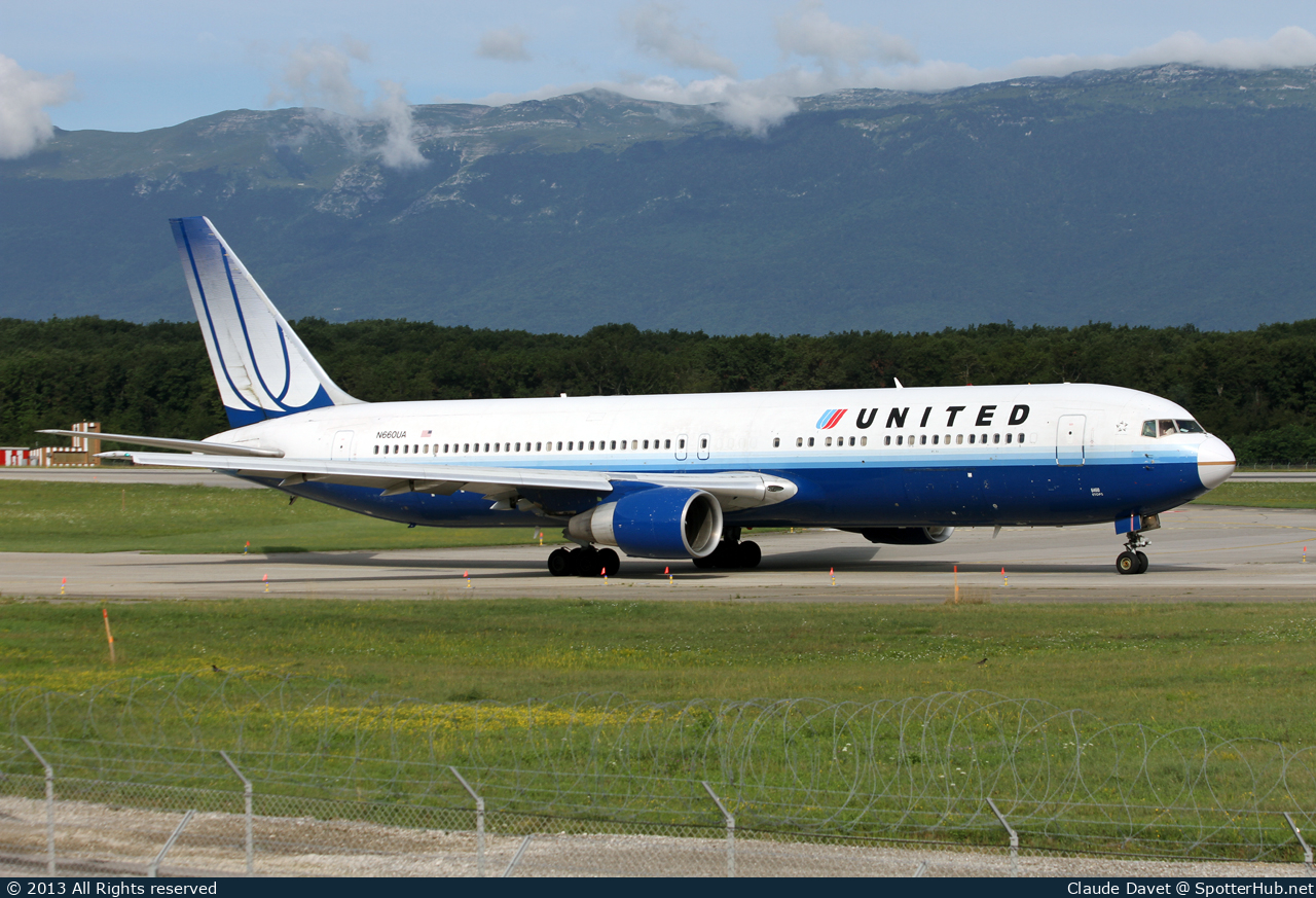 Photo of N660UA - Boeing 767-322(ER) operated by United Airlines