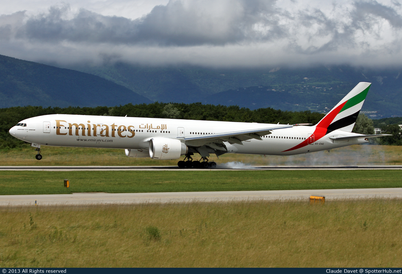 Photo of A6-ENE - Boeing 777-31H(ER) operated by Emirates