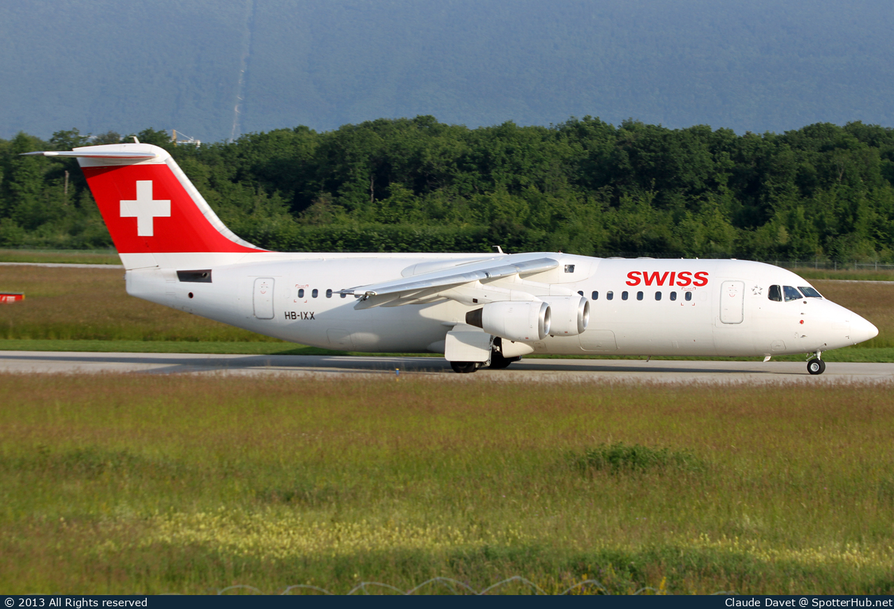 Photo of HB-IXX - British Aerospace Avro RJ100 operated by Swiss International Air Lines