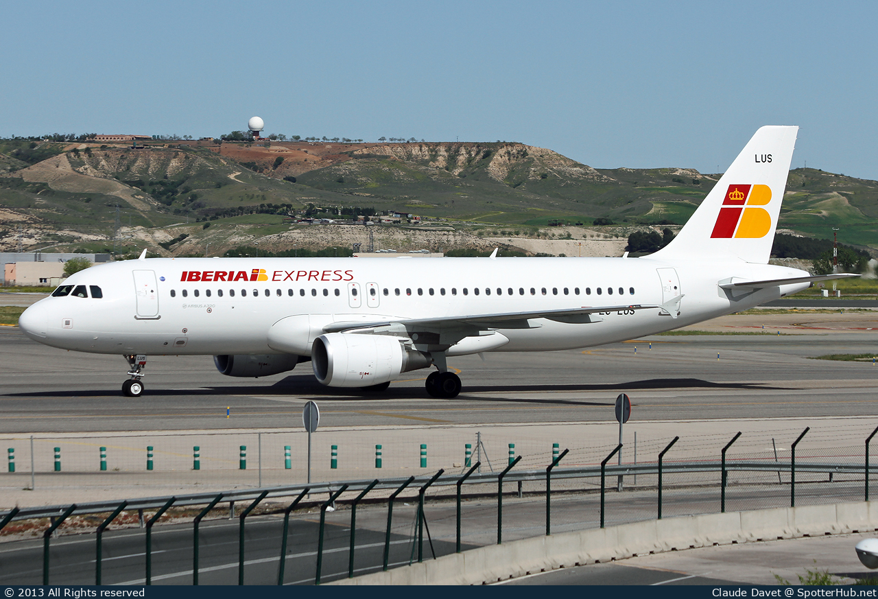Photo of EC-LUS - Airbus A320-216 operated by Iberia Express