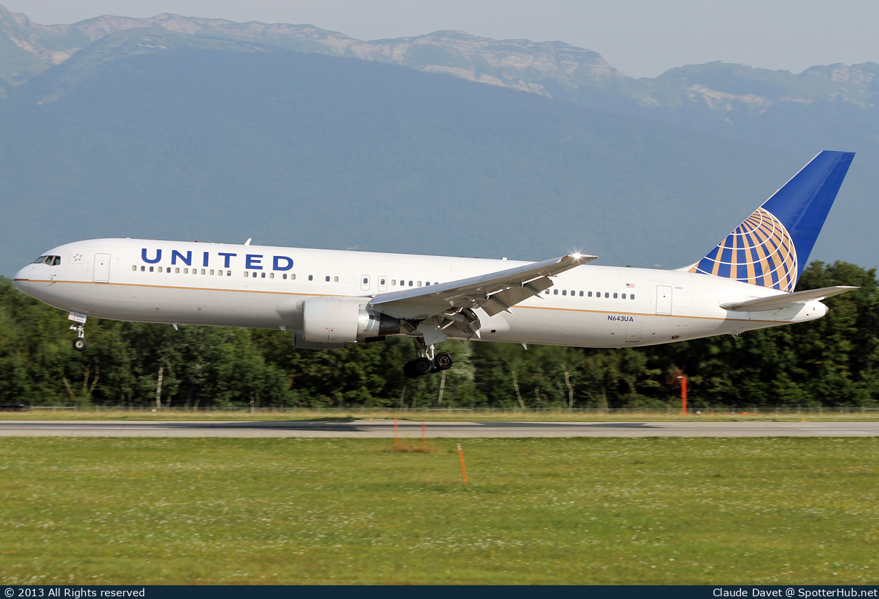 Photo of N643UA - Boeing 767-322(ER) operated by United Airlines