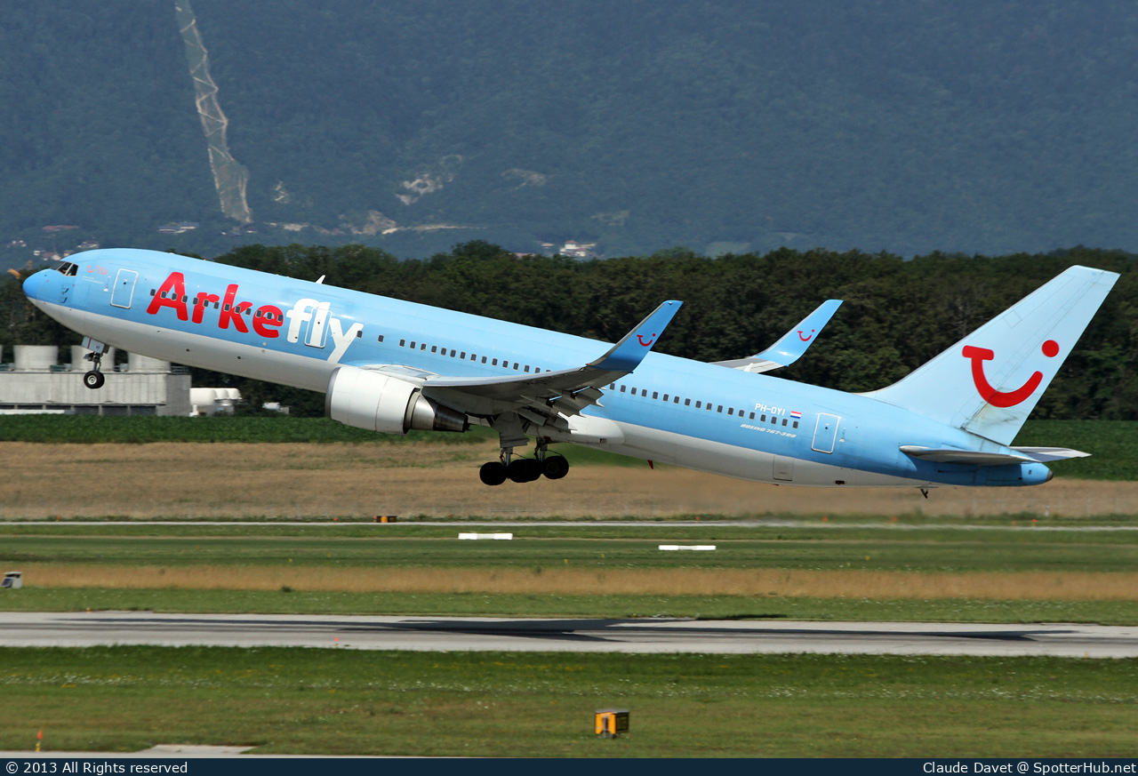Photo of PH-OYI - Boeing 767-304(ER) operated by Arkefly