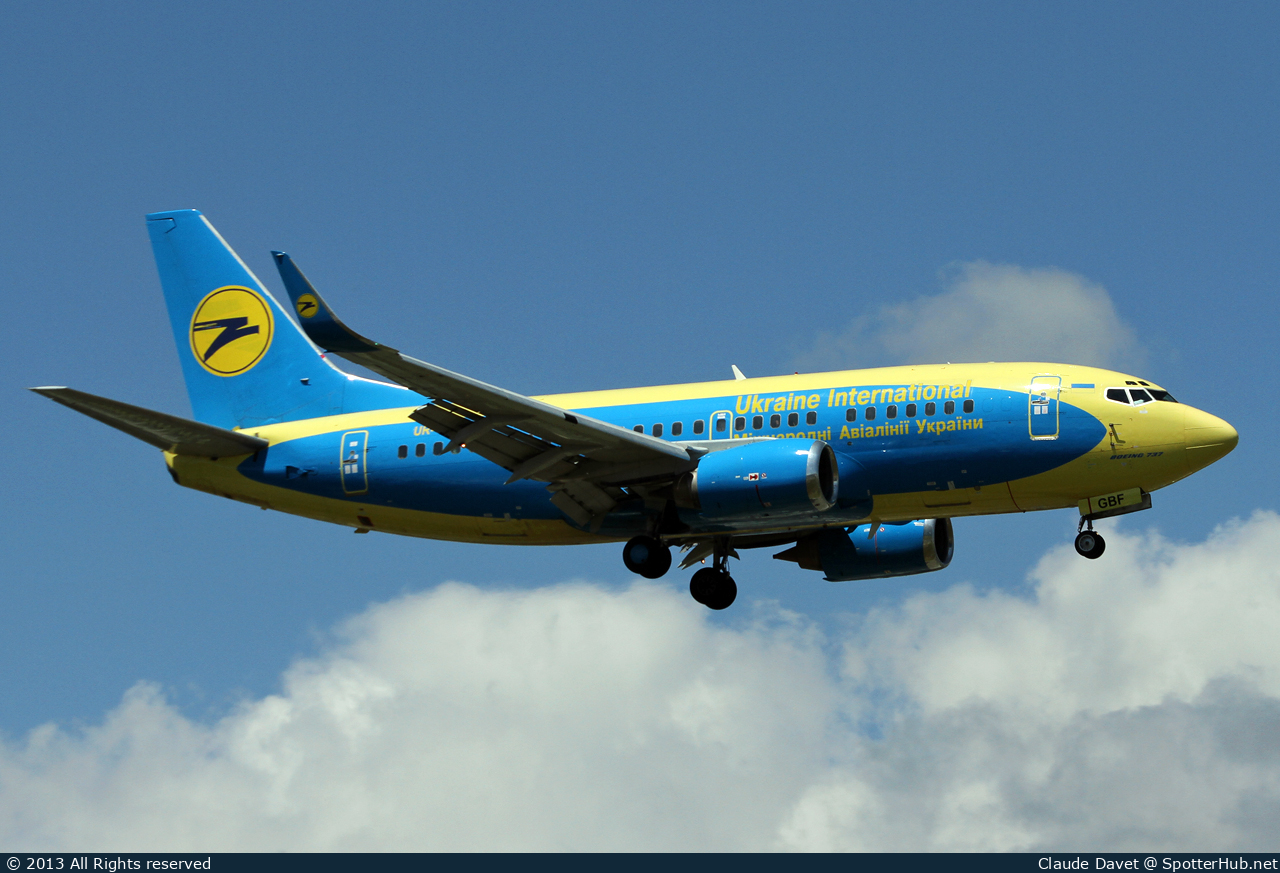 Photo of UR-GBF - Boeing 737-548 operated by Ukraine International Airlines