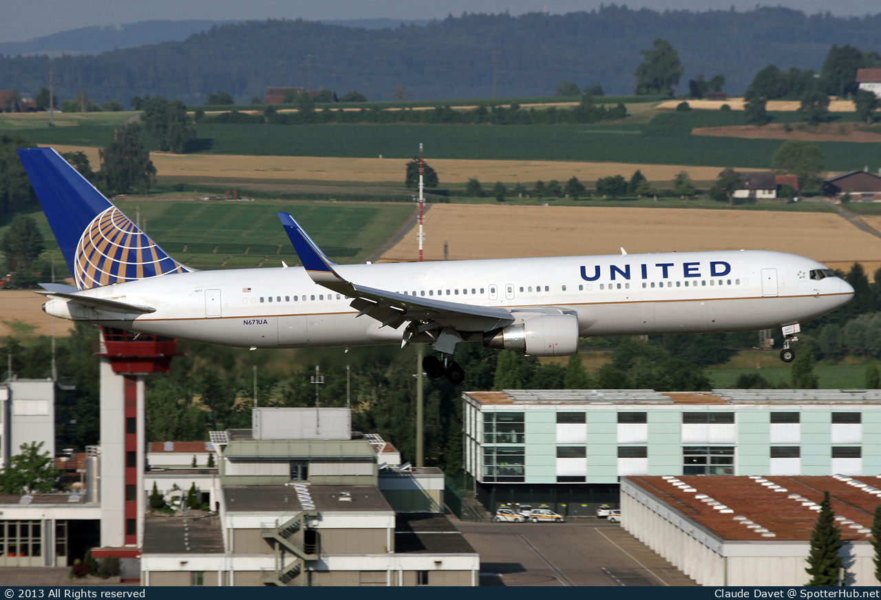 Photo of N671UA - Boeing 767-322(ER) operated by United Airlines