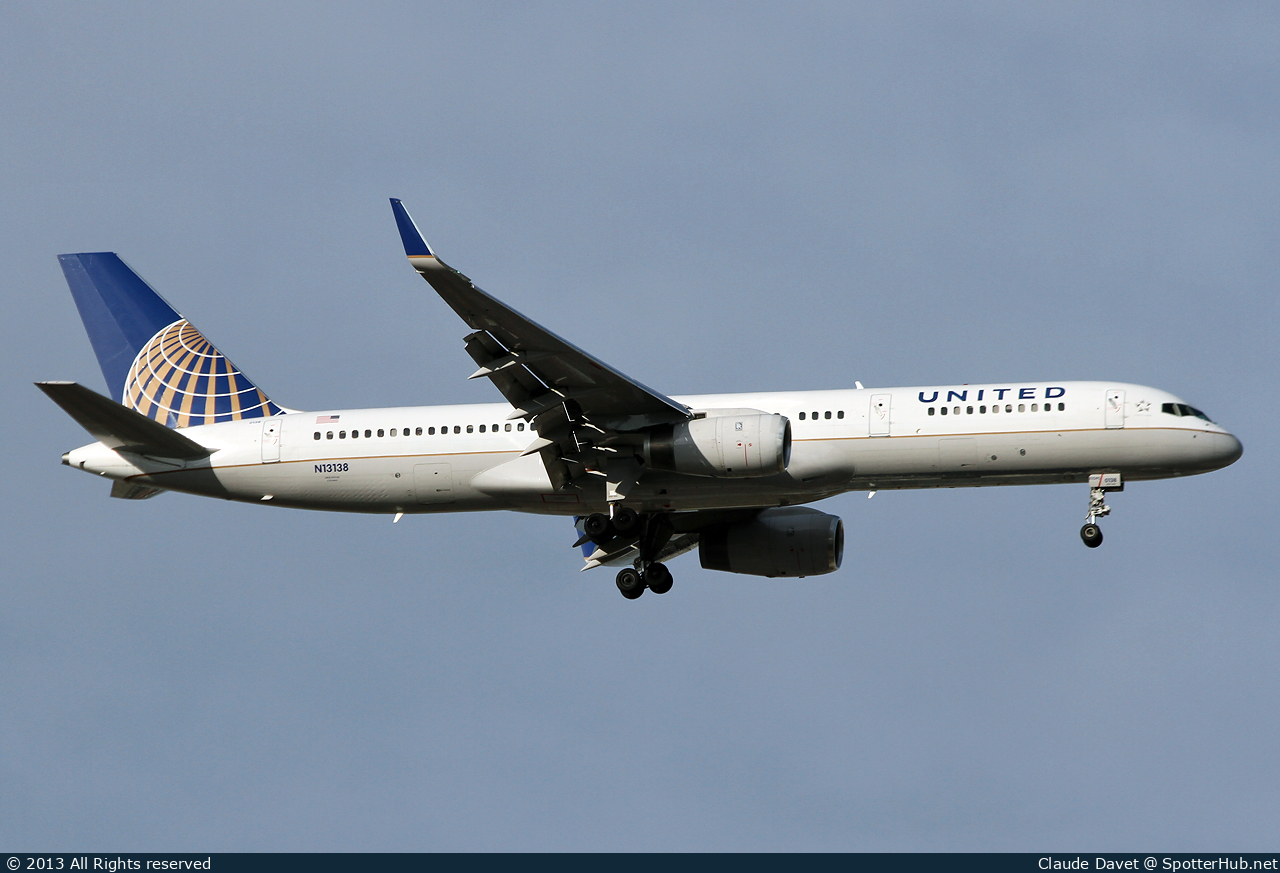 Photo of N13138 - Boeing 757-224 operated by United Airlines