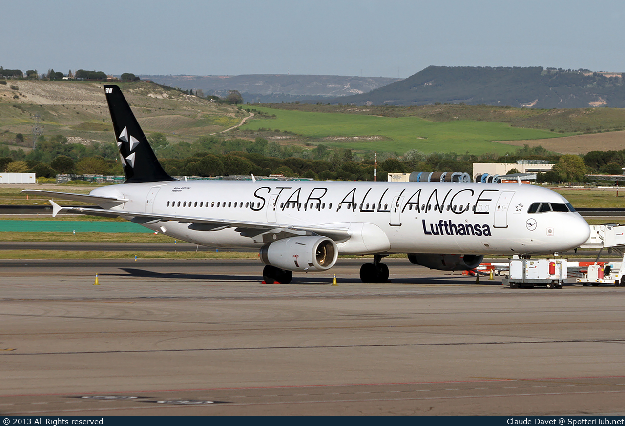 Photo of D-AIRW - Airbus A321-131 operated by Lufthansa