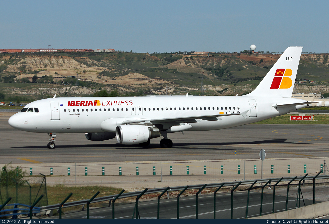 Photo of EC-LUD - Airbus A320-214 operated by Iberia Express