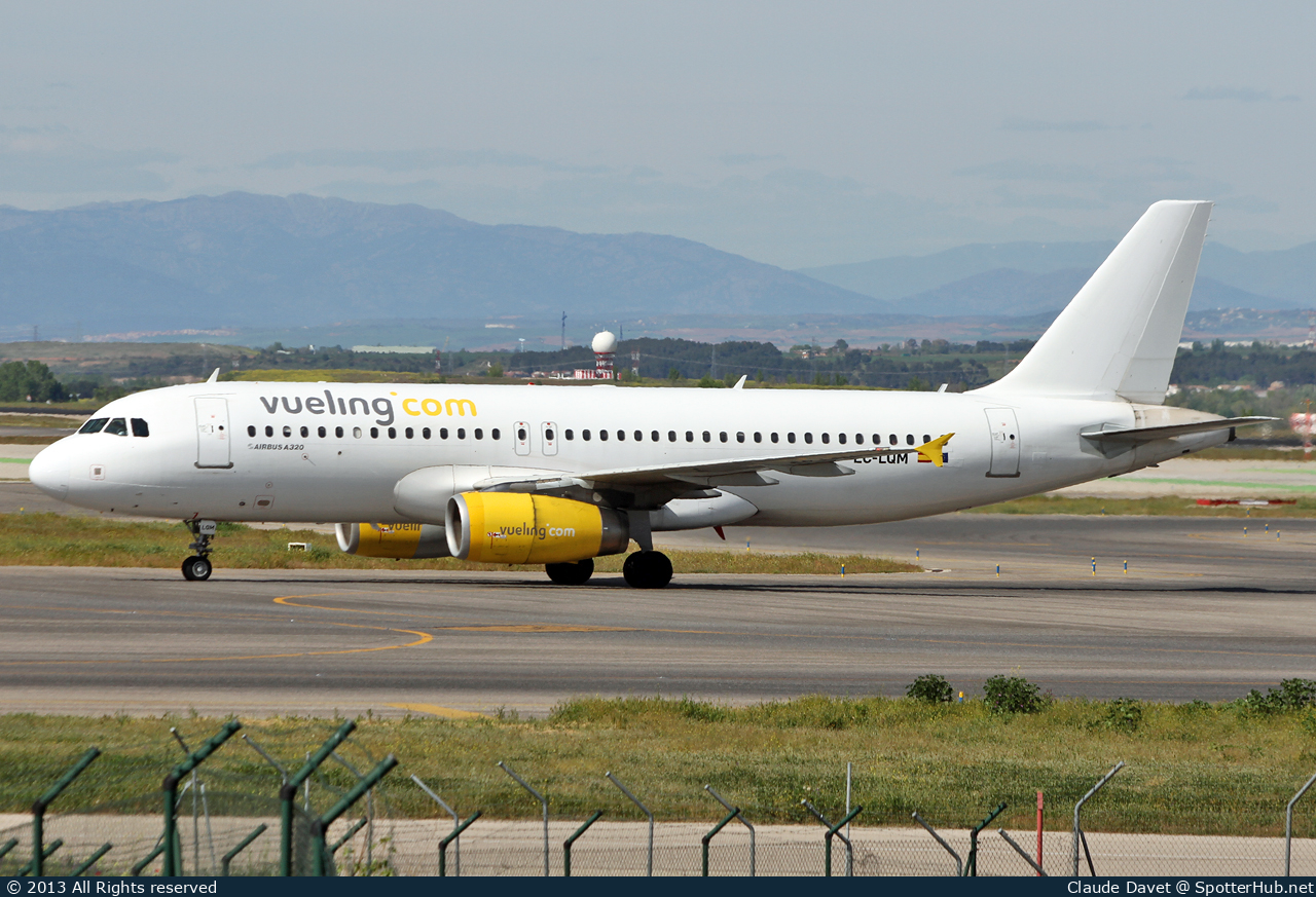 Photo of EC-LQM - Airbus A320-232 operated by Vueling