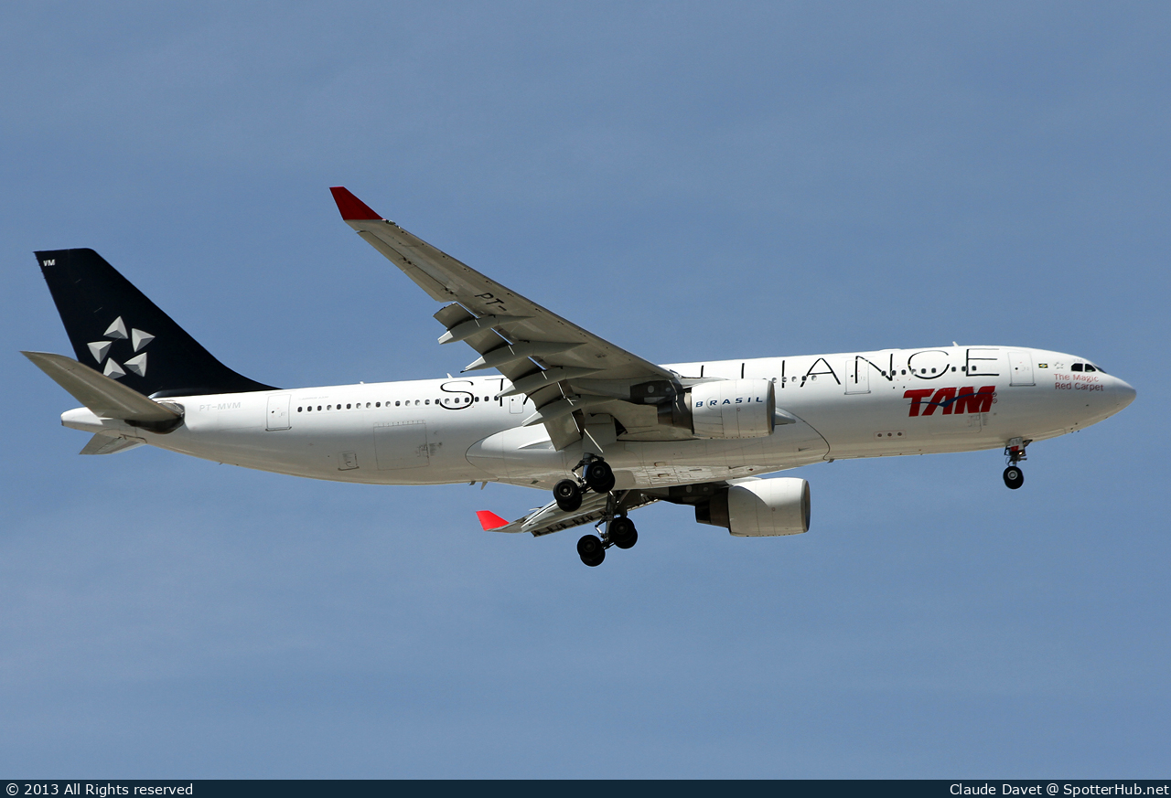 Photo of PT-MVM - Airbus A330-223 operated by TAM Linhas Aéreas
