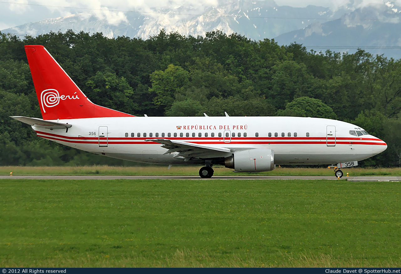 Photo of FAP356 - Boeing 737-528 operated by Peruvian Air Force