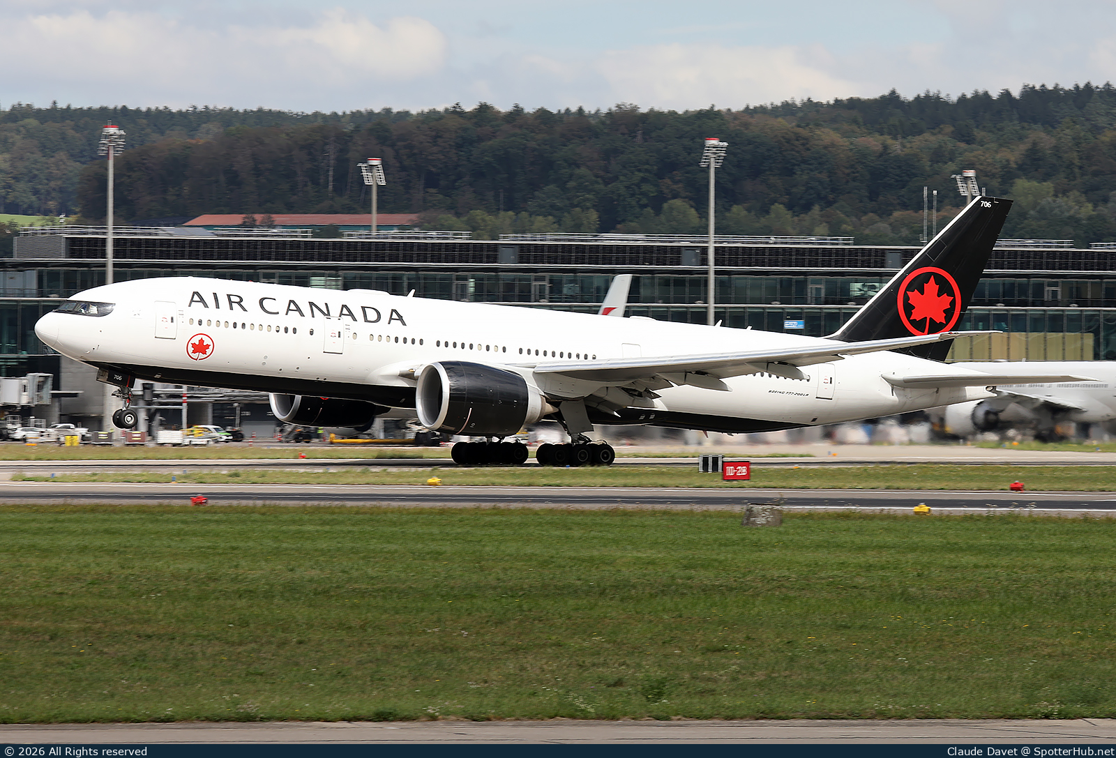 Photo of C-FNNH - Boeing 777-233(LR) operated by Air Canada