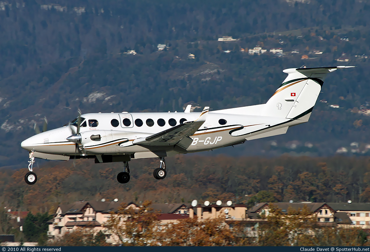 Photo of HB-GJP - Beechcraft B300 Super King Air 350 operated by BergAir