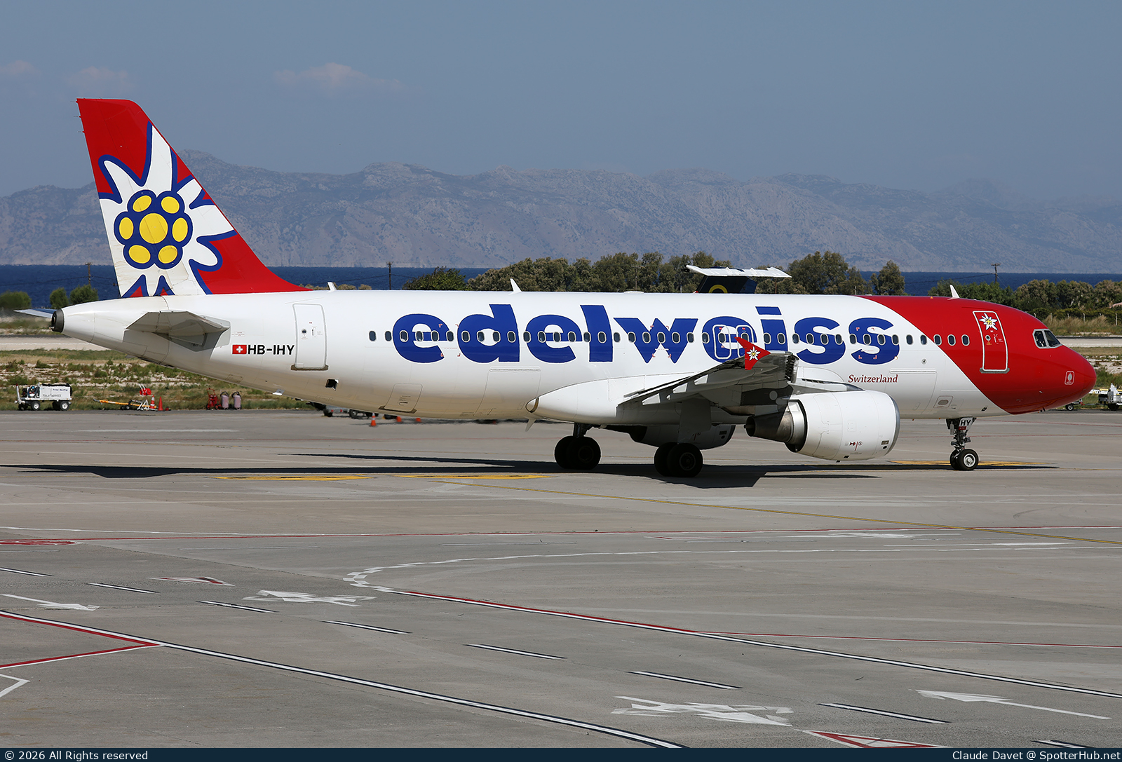 Photo of HB-IHY - Airbus A320-214 operated by Edelweiss Air
