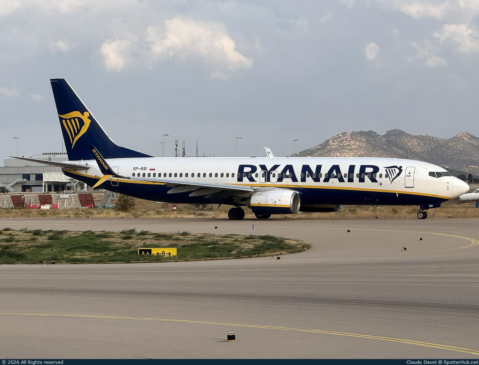 Photo of SP-RSI - Boeing 737-8AS operated by Ryanair (opb Buzz)