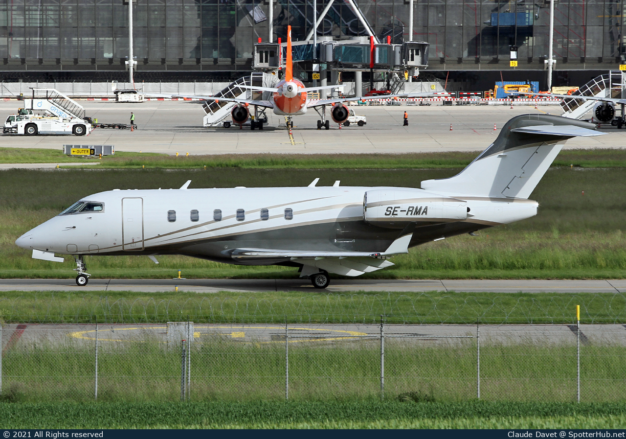 Photo of SE-RMA - Bombardier Challenger 300 operated by Svenskt Industriflyg