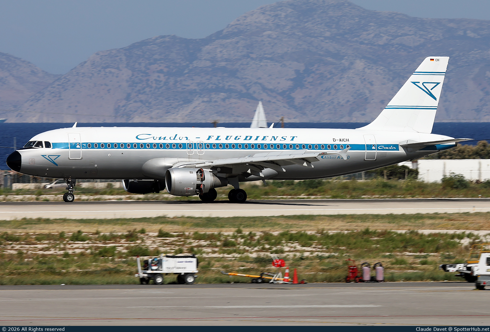 Photo of D-AICH - Airbus A320-212 operated by Condor