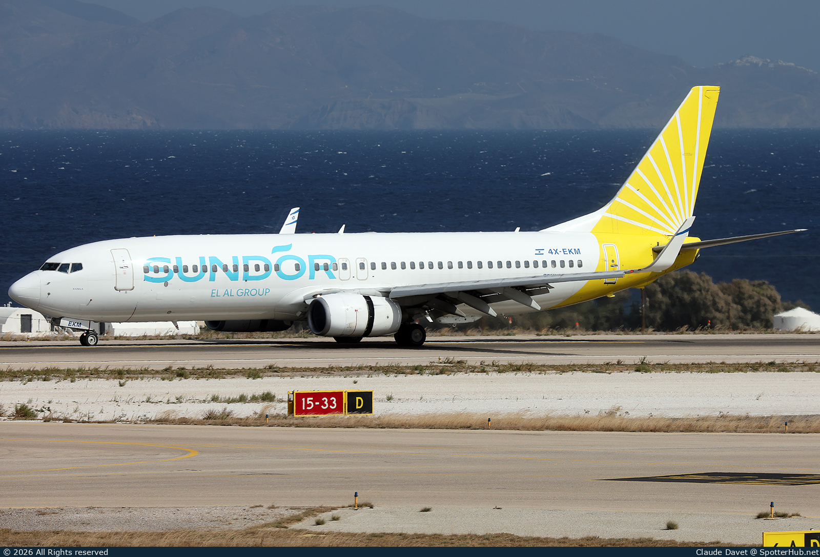 Photo of 4X-EKM - Boeing 737-804 operated by Sun d'Or (opb El Al Israel Airlines)