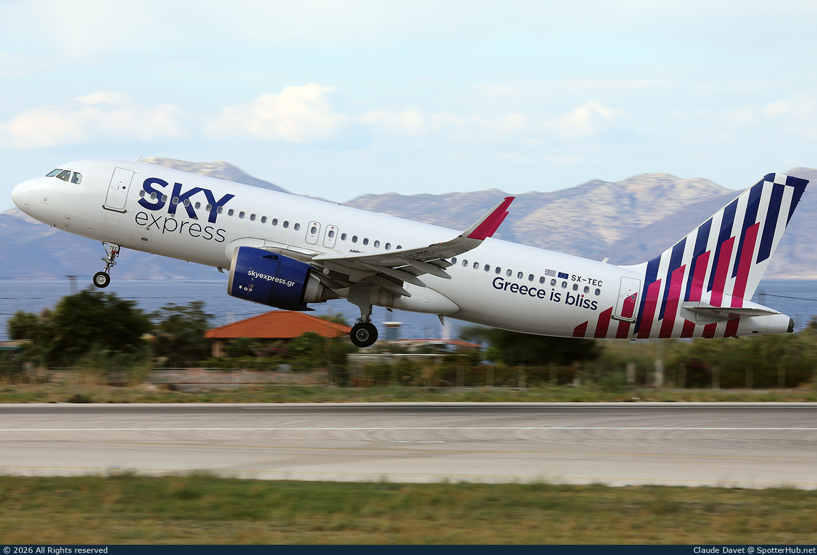 Photo of SX-TEC - Airbus A320-251N operated by Sky Express