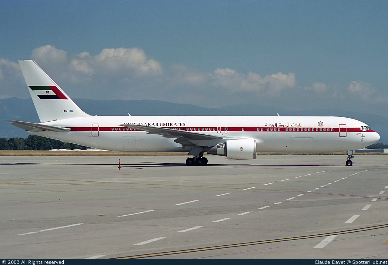 Photo of A6-SUL - Boeing 767-341(ER) operated by Abu Dhabi Amiri Flight