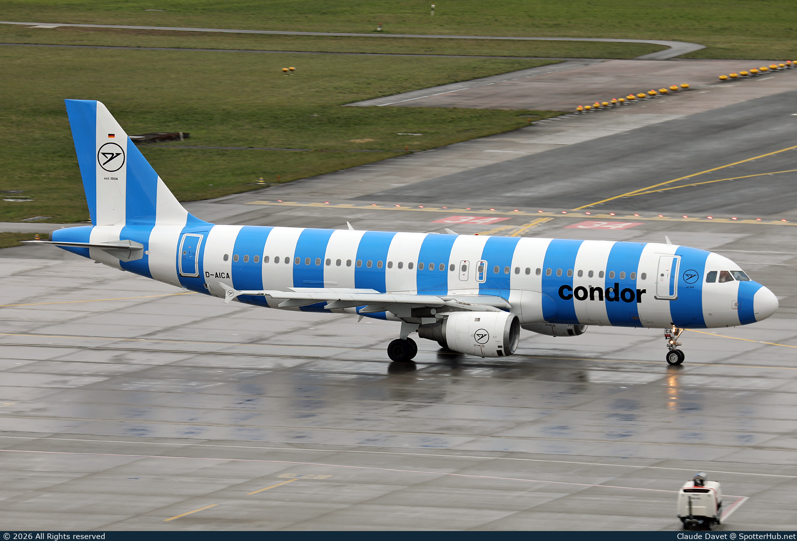 Photo of D-AICA - Airbus A320-212 operated by Condor