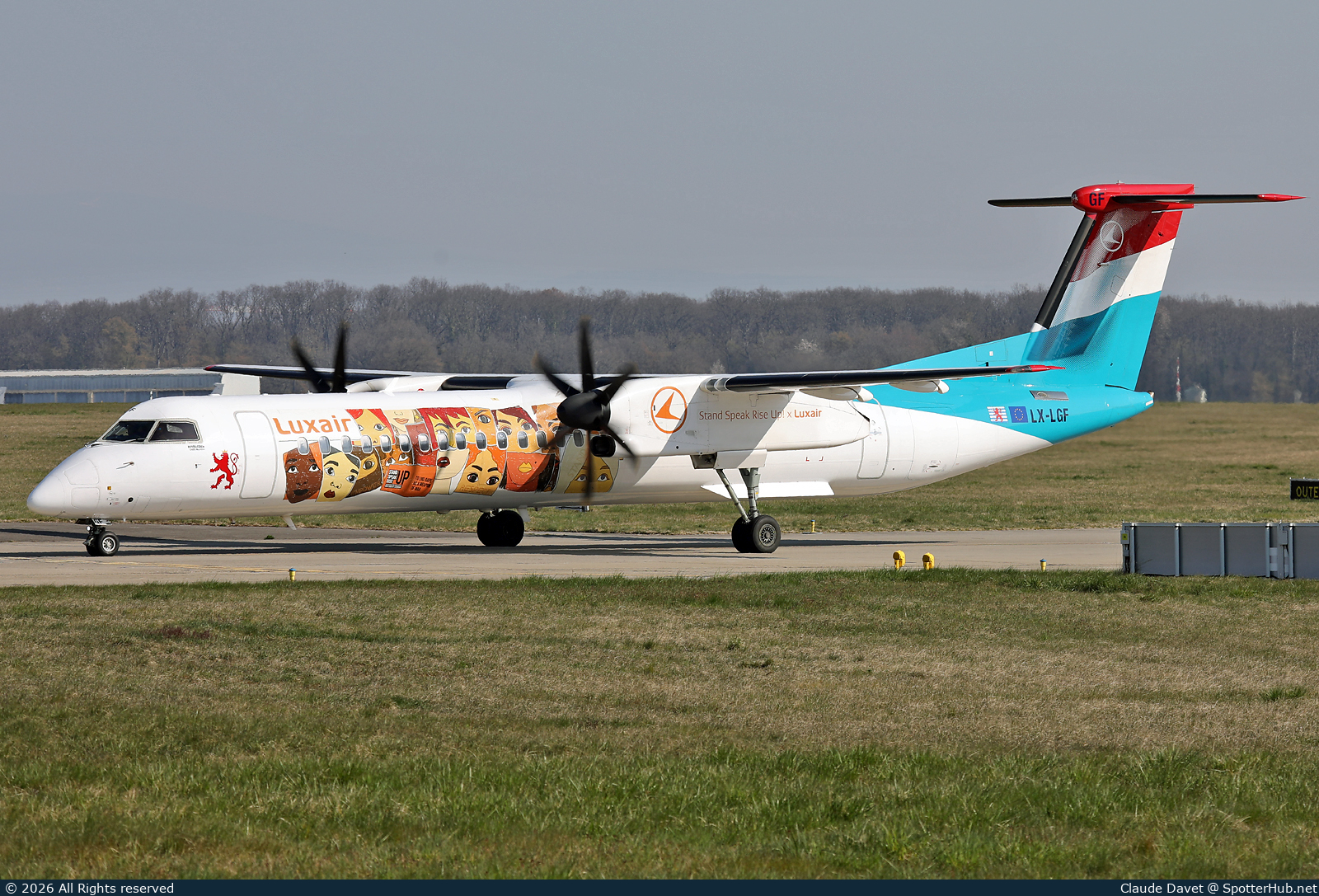 Photo of LX-LGF - Bombardier DHC-8-402 Dash 8 Q400 operated by Luxair