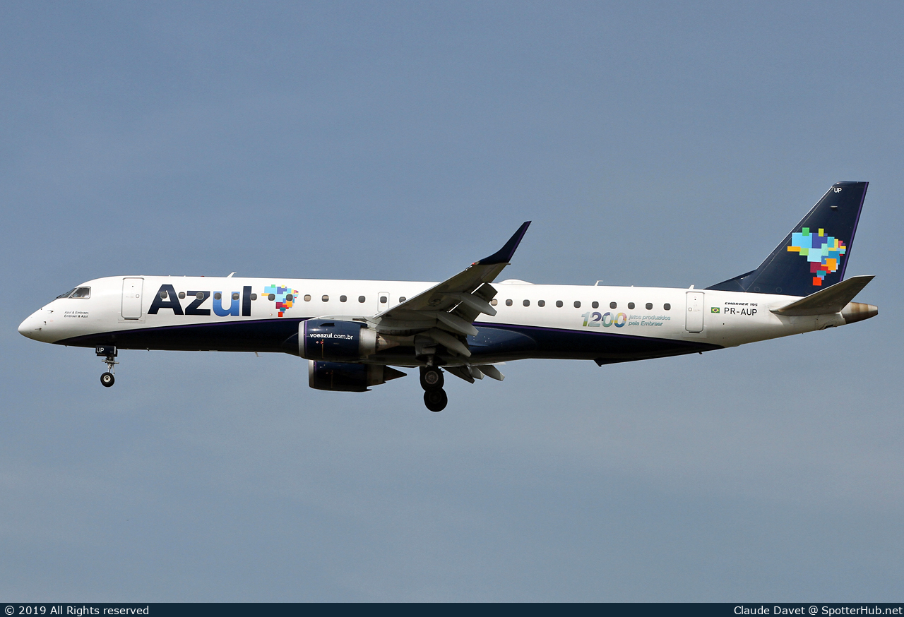 Photo of PR-AUP - Embraer ERJ-195LR operated by Azul