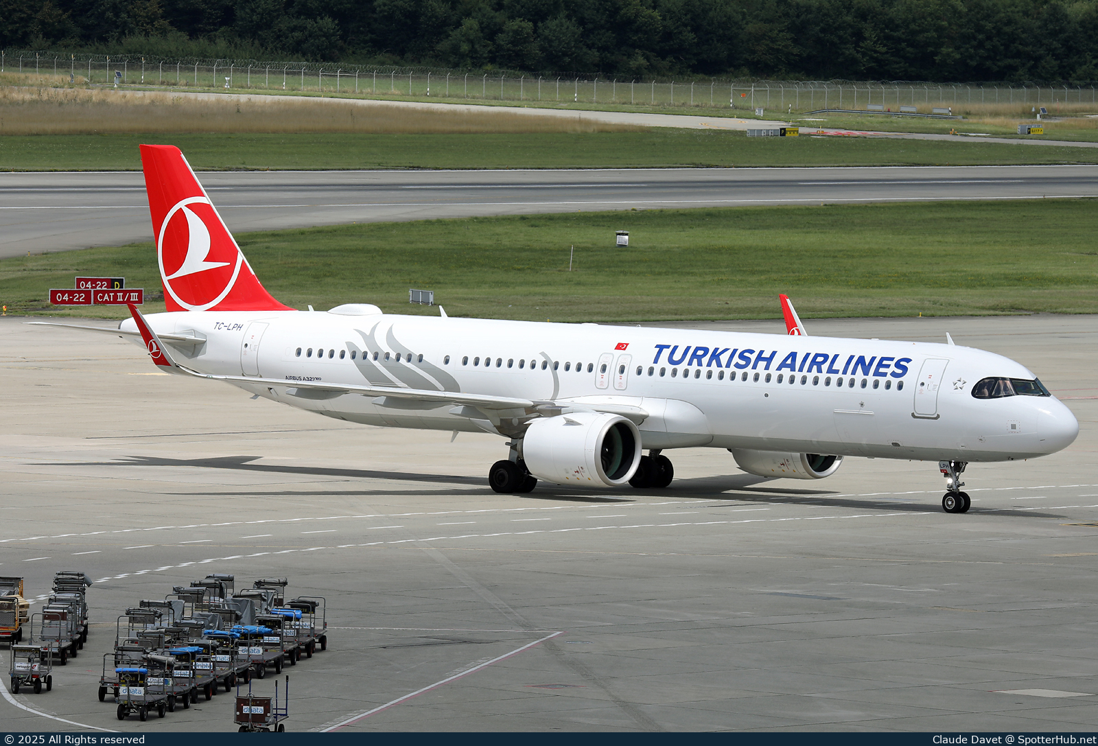 Photo of TC-LPH - Airbus A321-271NX operated by Turkish Airlines