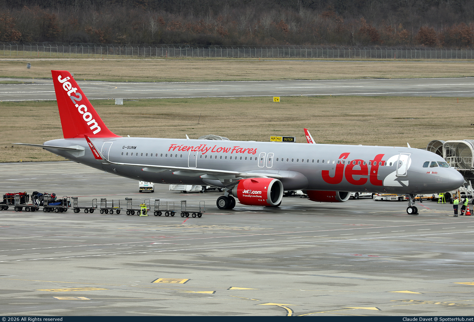 Photo of G-SUNW - Airbus A321-251NX operated by Jet2