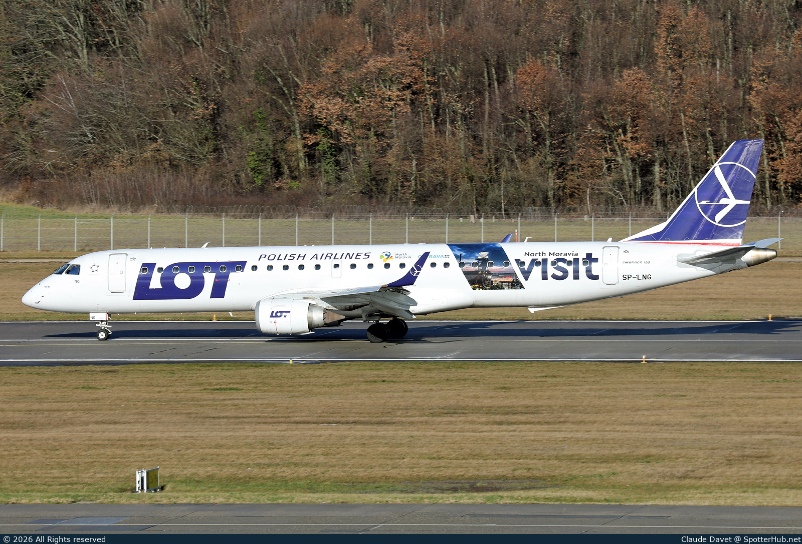 Photo of SP-LNG - Embraer ERJ-195AR operated by LOT Polish Airlines