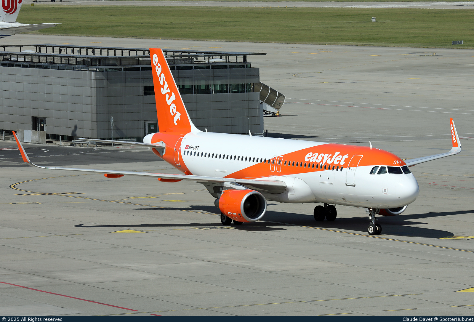 Photo of HB-JXT - Airbus A320-214 operated by easyJet Switzerland