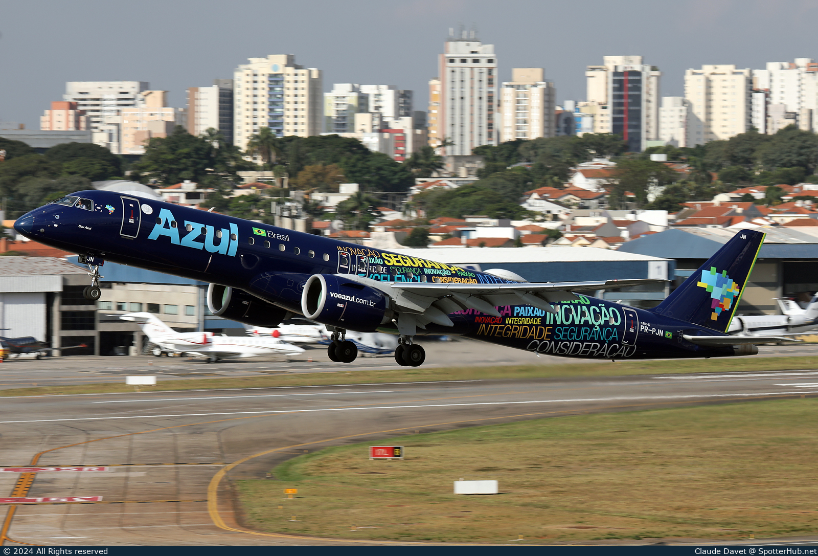 Photo of PR-PJN - Embraer ERJ-195-E2 operated by Azul
