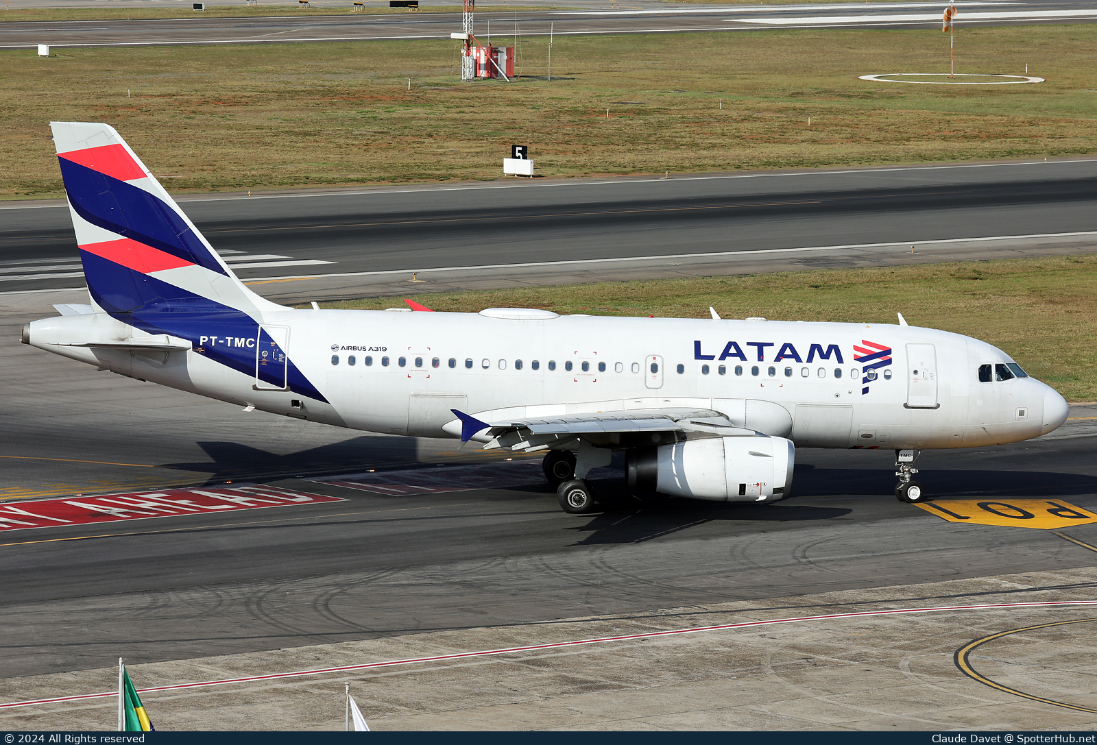 Photo of PT-TMC - Airbus A319-132 operated by LATAM Airlines Brasil