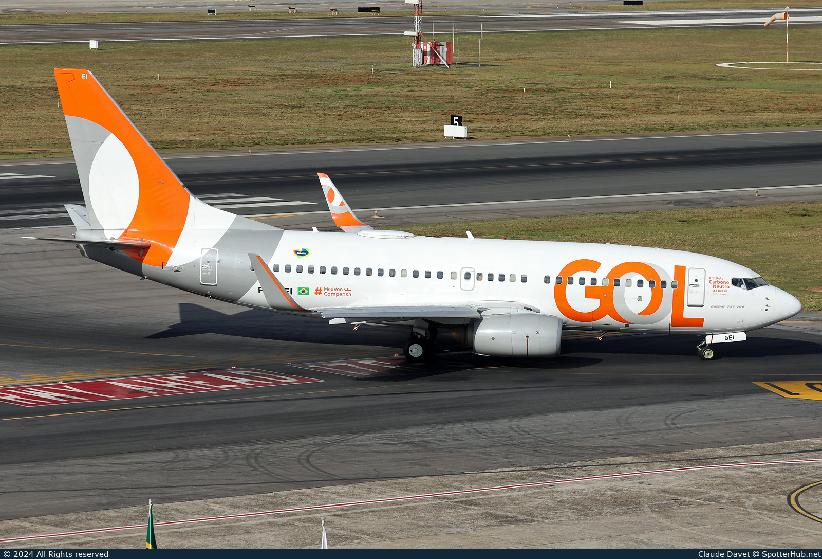 Photo of PR-GEI - Boeing 737-76N operated by GOL Linhas Aéreas