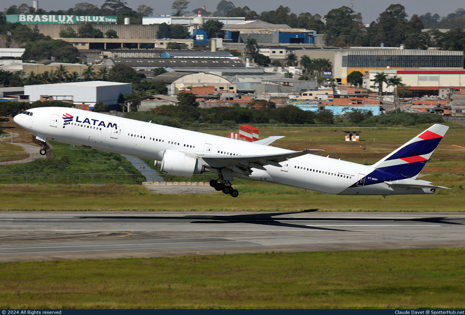 Photo of PT-MUH - Boeing 777-32W(ER) operated by LATAM Airlines Brasil