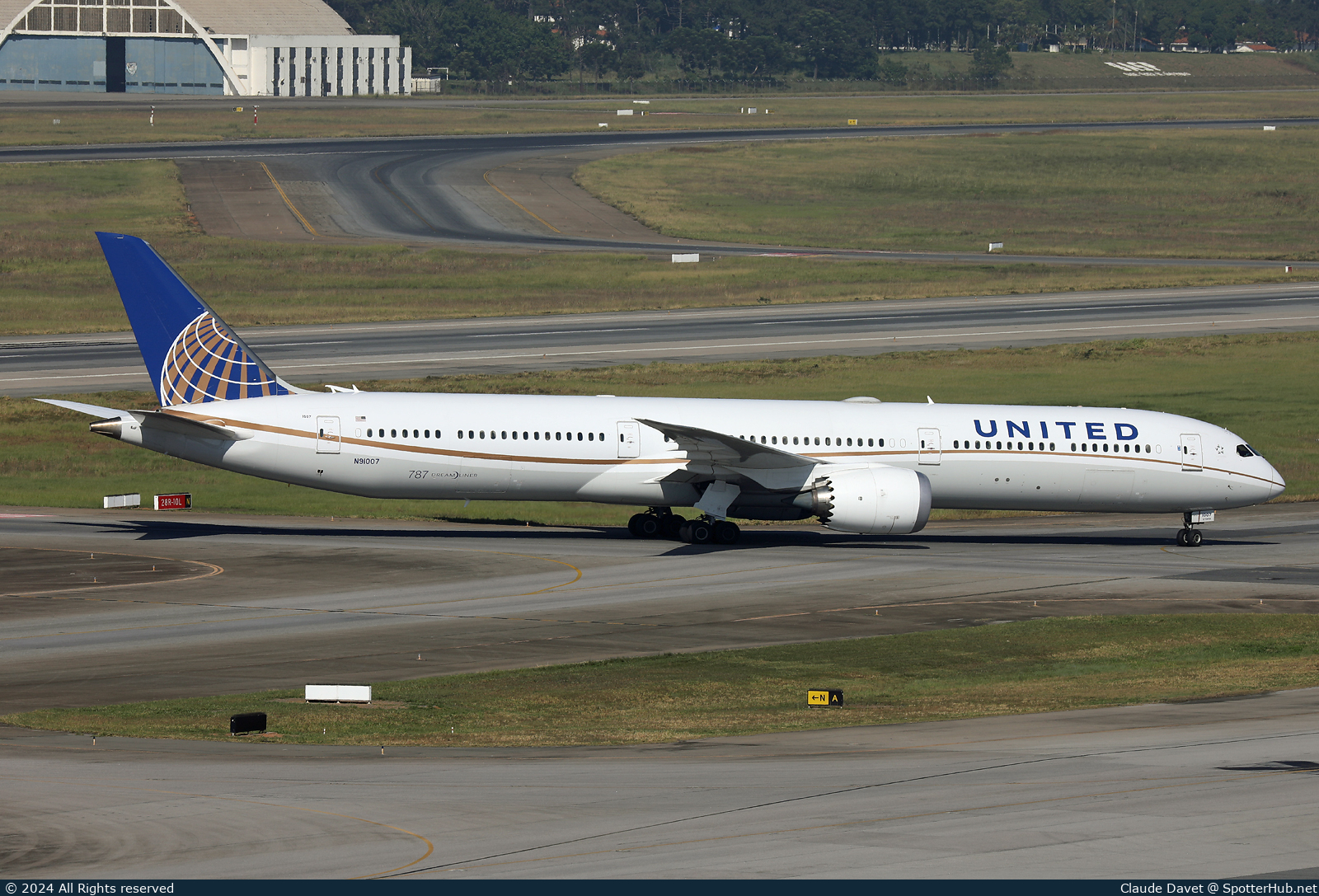 Photo of N91007 - Boeing 787-10 Dreamliner operated by United Airlines