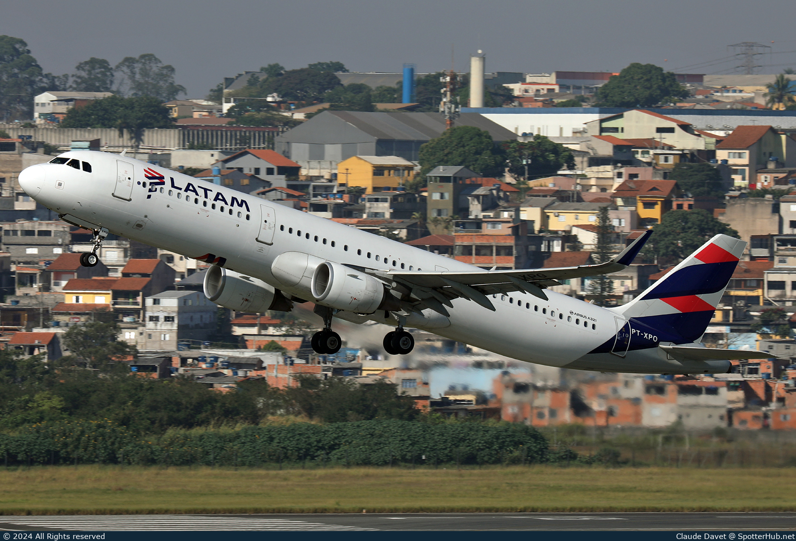 Photo of PT-XPO - Airbus A321-211 operated by LATAM Airlines Brasil