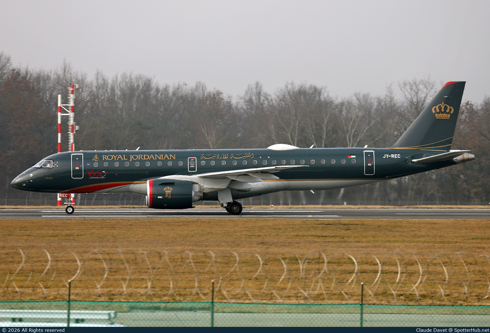Photo of JY-REC - Embraer ERJ-190-E2 operated by Royal Jordanian Airlines