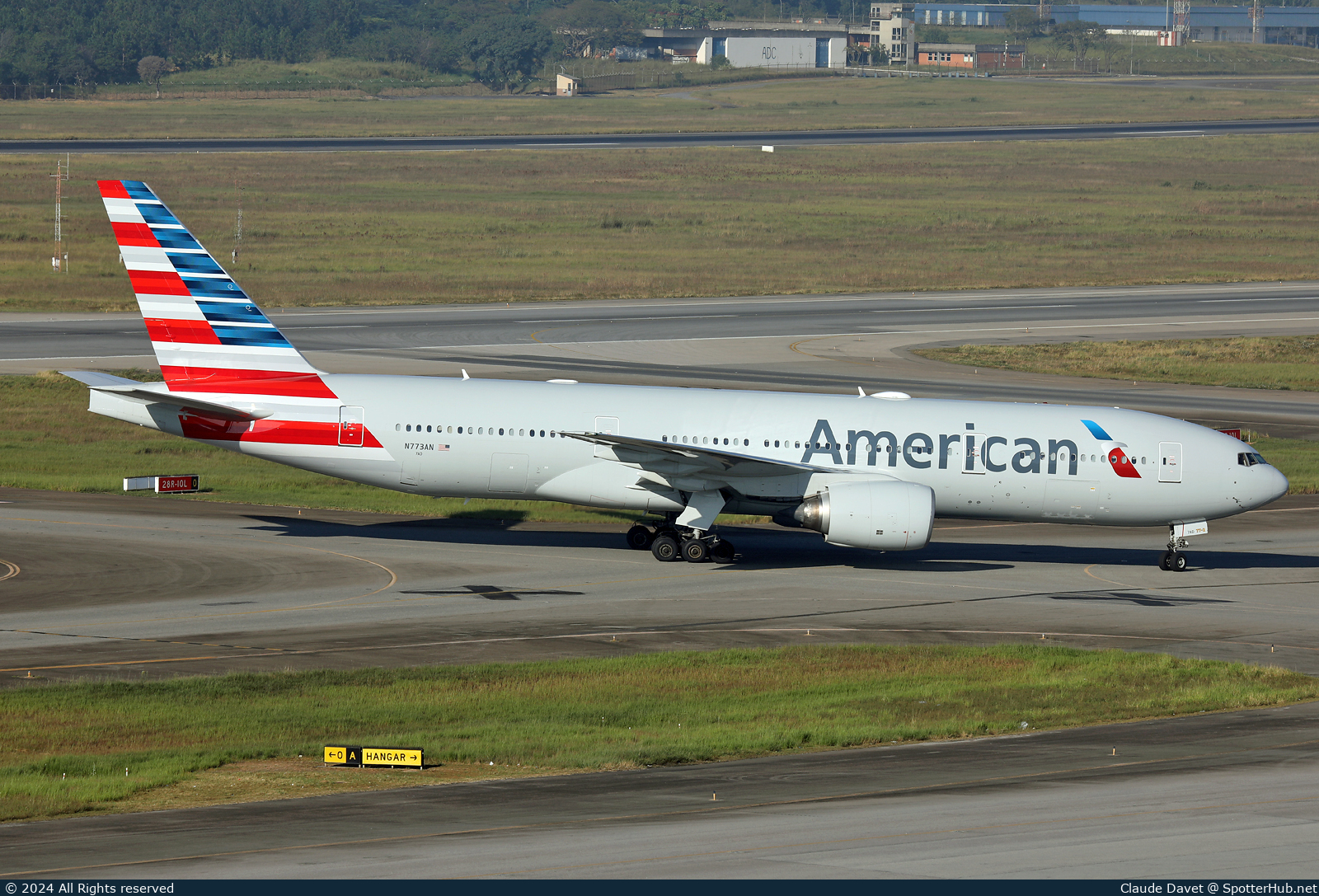 Photo of N773AN - Boeing 777-223(ER) operated by American Airlines