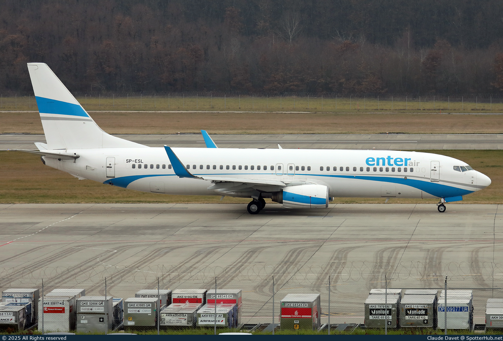 Photo of SP-ESL - Boeing 737-86N operated by Enter Air