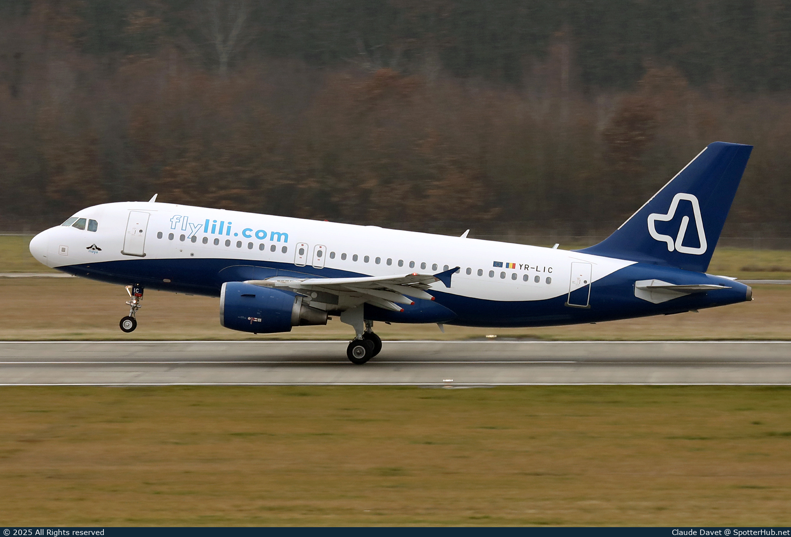 Photo of YR-LIC - Airbus A319-112 operated by Fly Lili