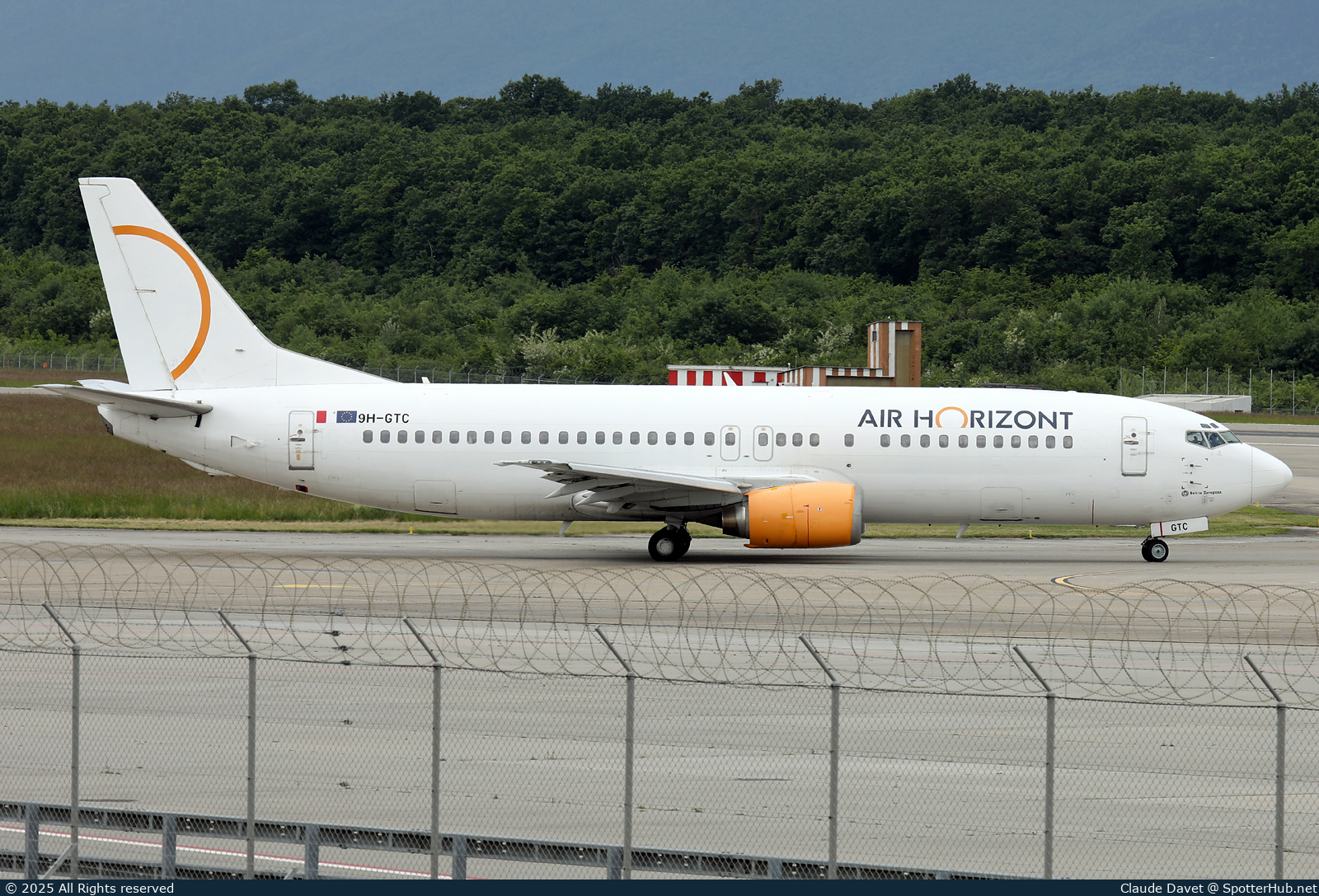 Photo of 9H-GTC - Boeing 737-430 operated by Air Horizont