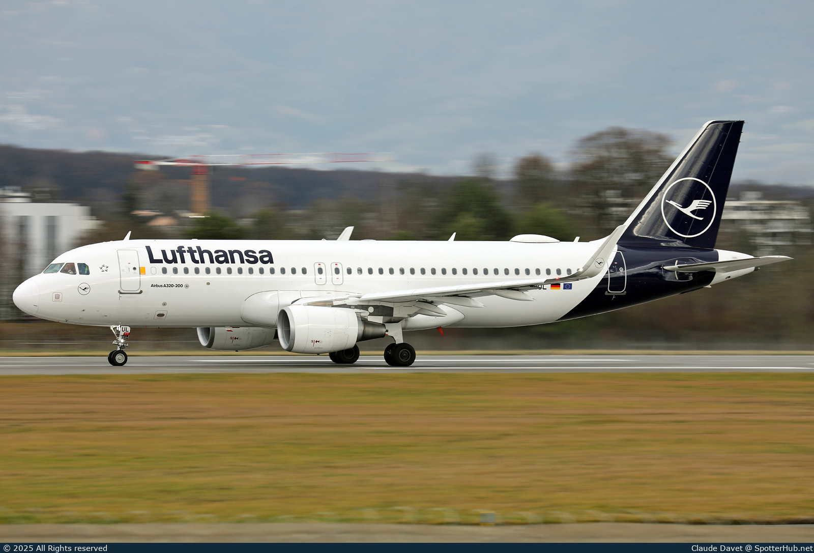 Photo of D-AIUL - Airbus A320-214 operated by Lufthansa
