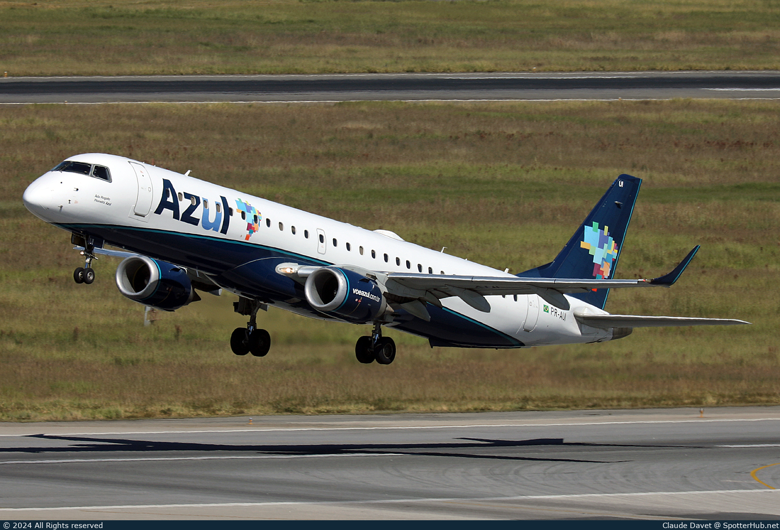 Photo of PR-AUI - Embraer ERJ-195LR operated by Azul