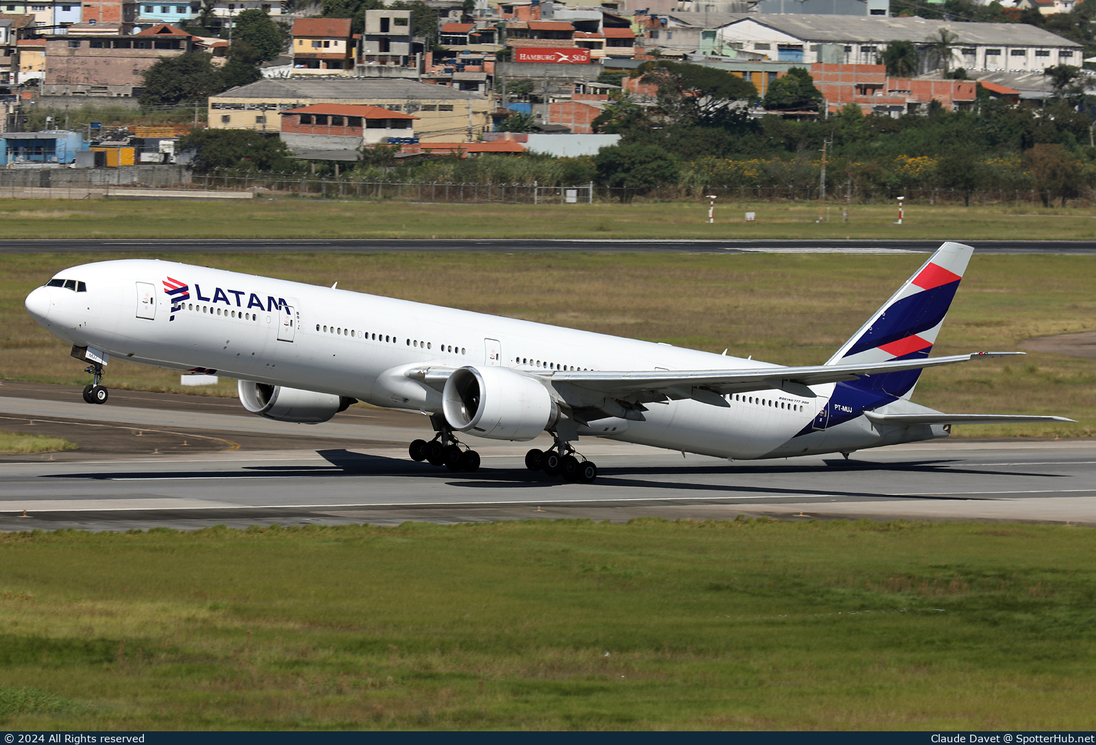 Photo of PT-MUJ - Boeing 777-32W(ER) operated by LATAM Airlines Brasil