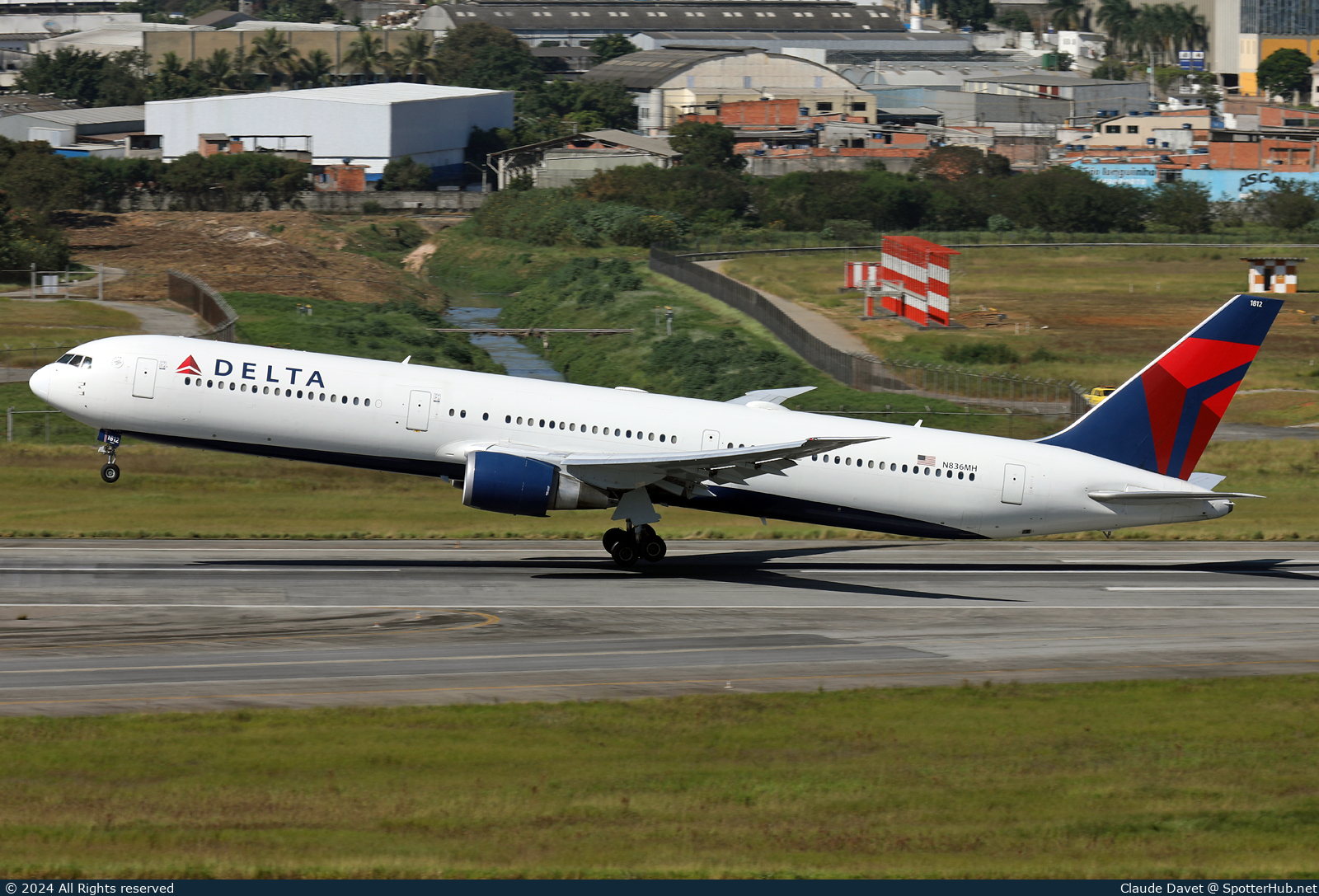 Photo of N836MH - Boeing 767-432(ER) operated by Delta Air Lines