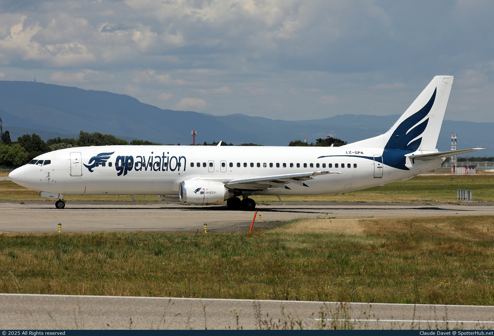 Photo of LZ-GPA - Boeing 737-430 operated by GP Aviation