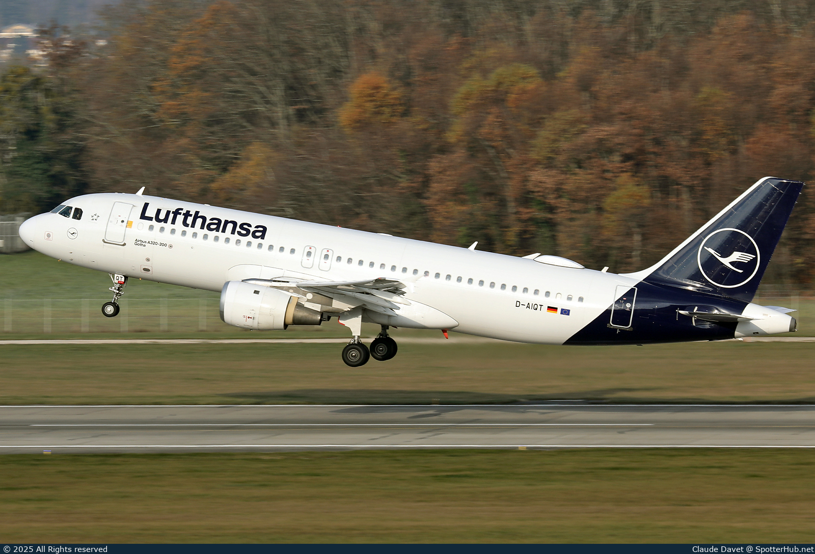 Photo of D-AIQT - Airbus A320-211 operated by Lufthansa