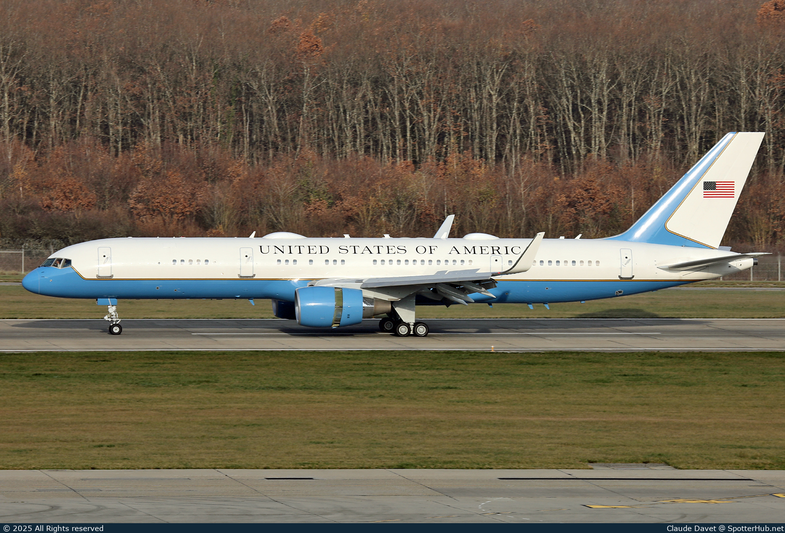 Photo of 99-0004 - Boeing C-32A operated by US Air Force
